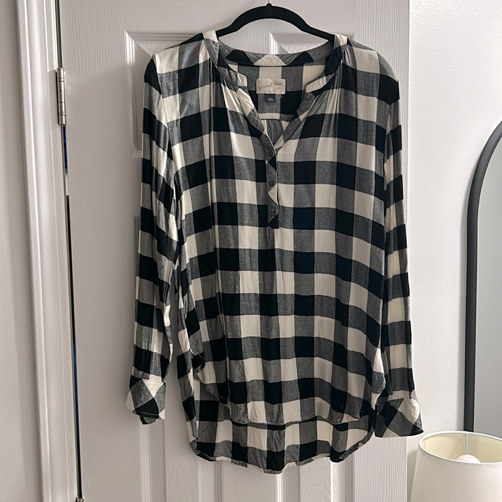 Universal Thread size small checkered long sleeve shirt.